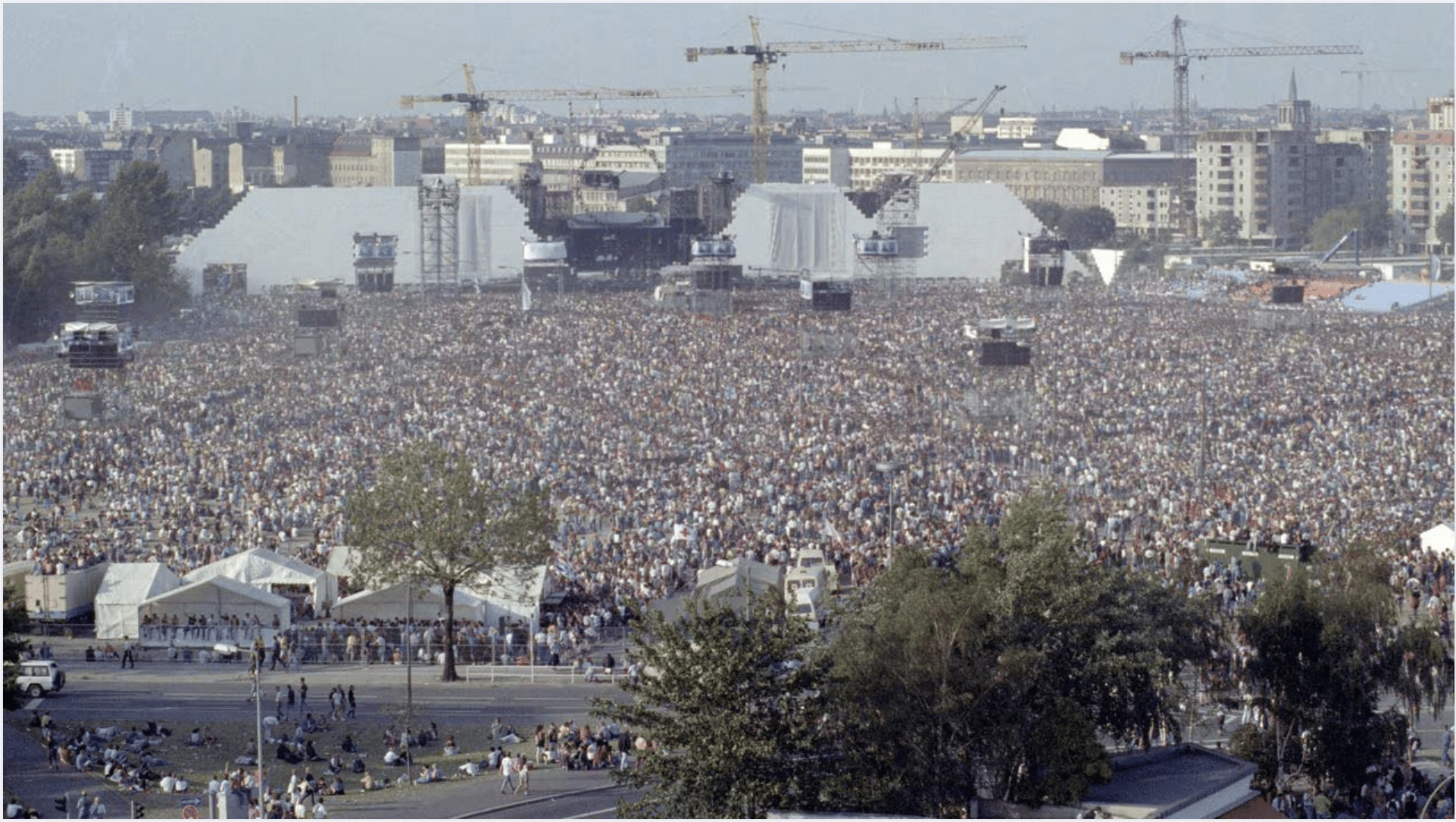 Pink Floyd - The Wall Concert, 1990
