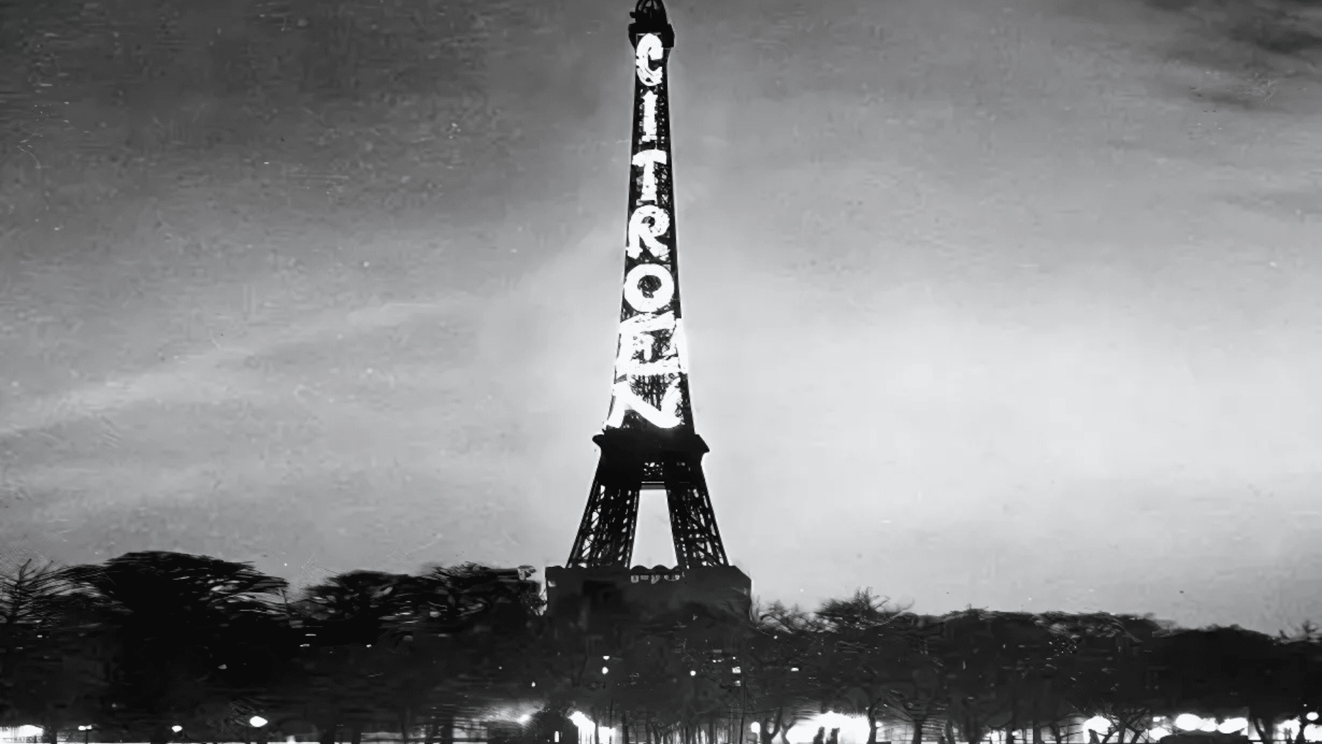 The Eiffel Tower Car Advertisement (1925-1934)