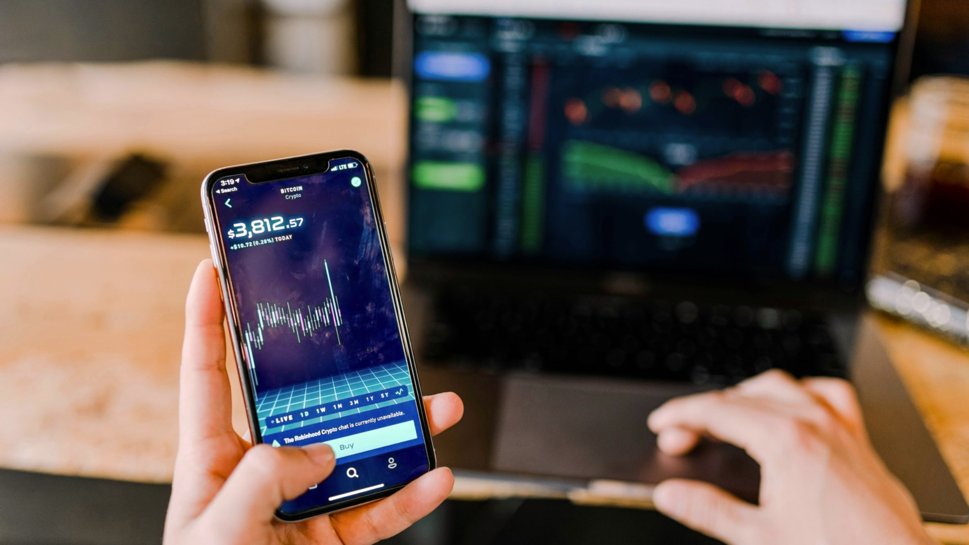 Pros & Cons of Investing Through Fintech Apps