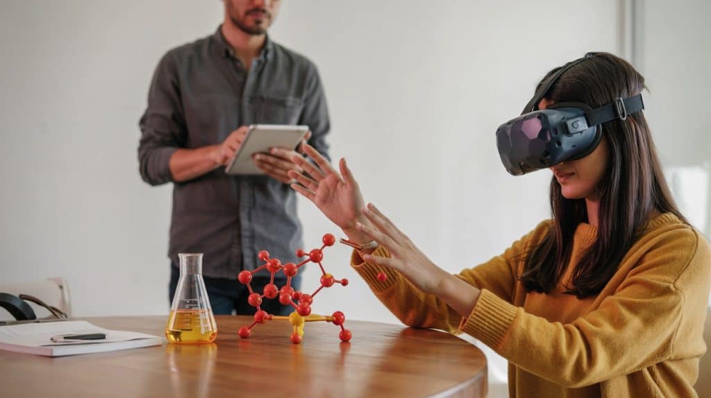 role of virtual reality in education feat img