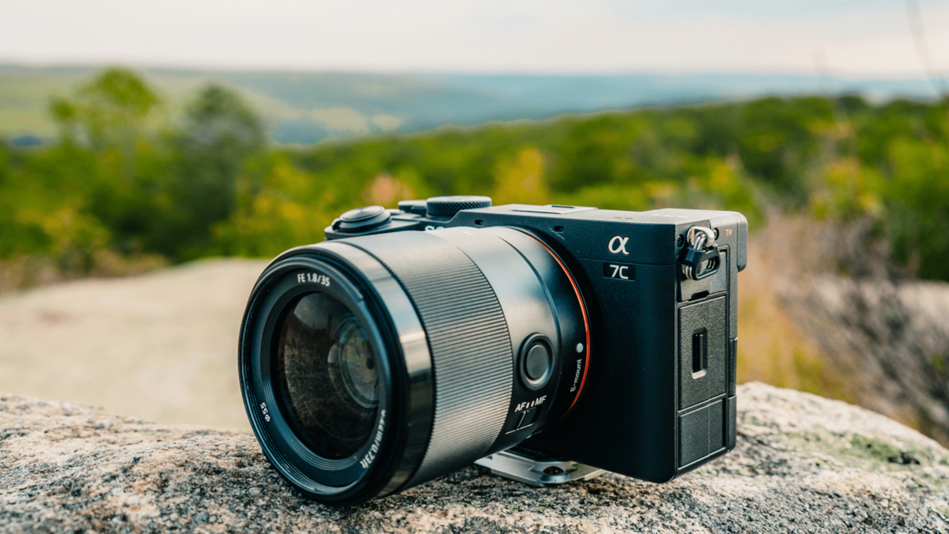 featured image- best travel camera