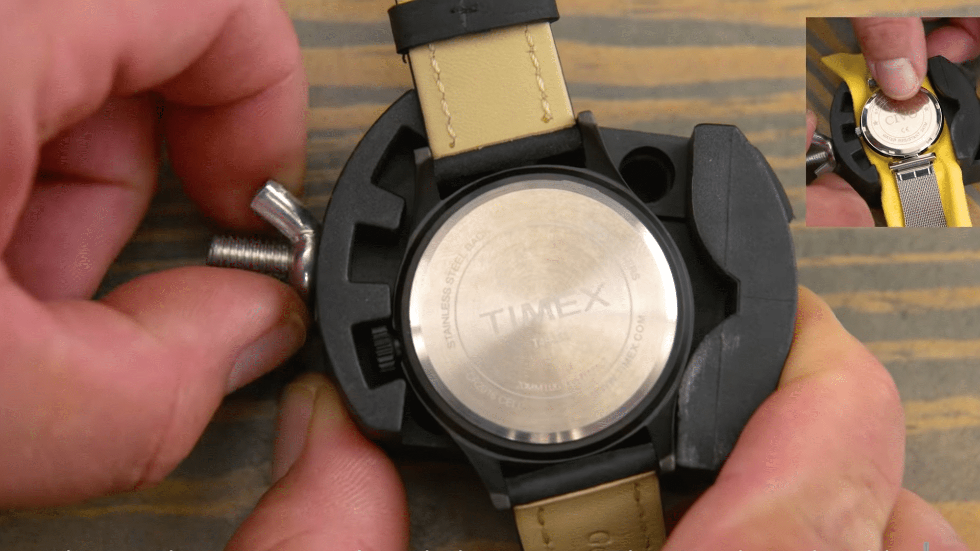 Open the Watch Case Based on The Case Type
