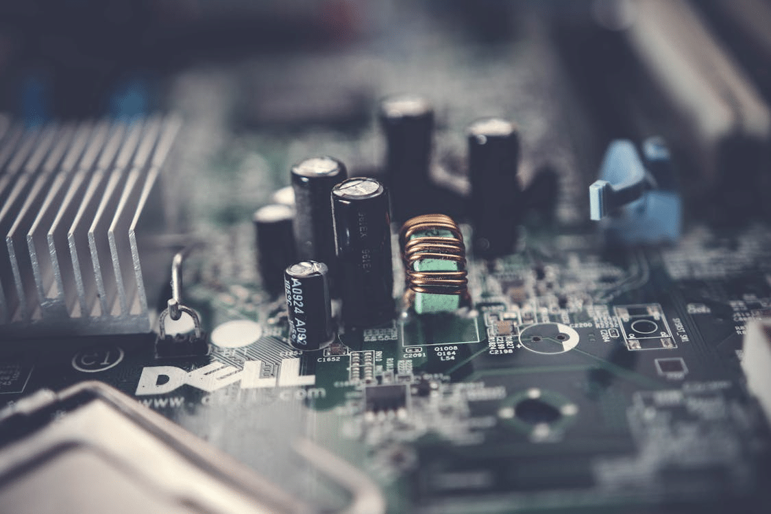 How B2B Electronic Components Fuel Fast-Growing Tech Businesses
