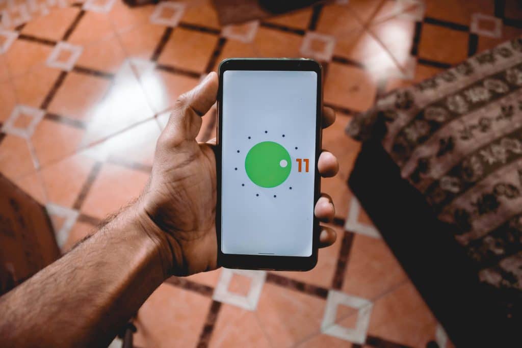 Navigating the SDV Revolution: Choosing Your Foundation – AUTOSAR or Android Automotive OS?