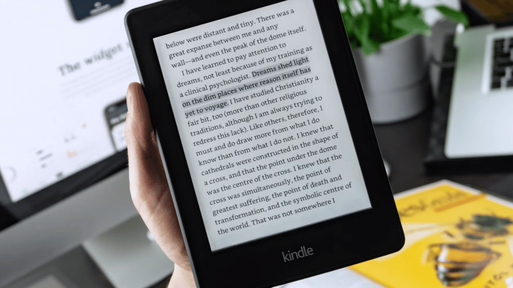 kindle ereader connected to a laptop with a usb cable while displaying the startup loading screen