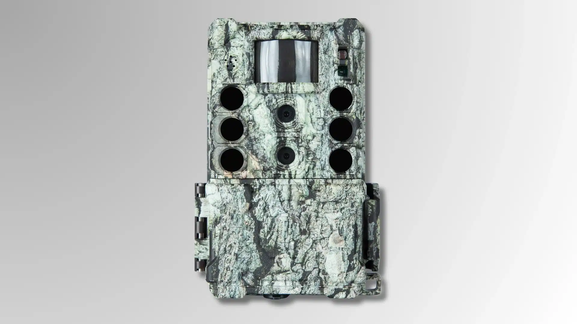 bushnell core ds-4k no glow trail camera with camouflage exterior and dual sensor design