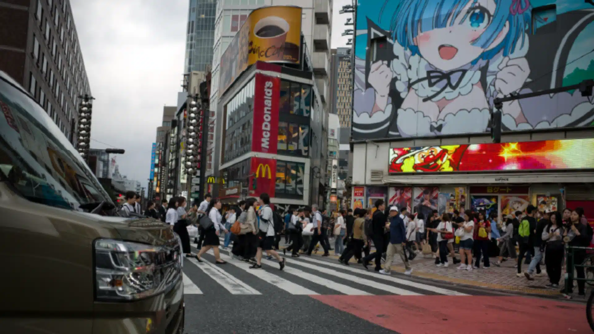 ricoh gr iv street photography scene capturing busy city crosswalk and urban movement